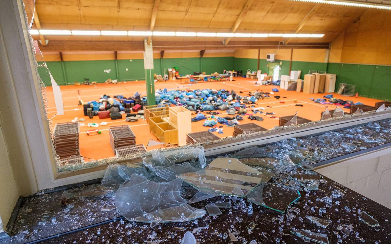 Aufgebrochene Fenster im Spendenlager der Flüchtlingshilfe Gelsenkirchen