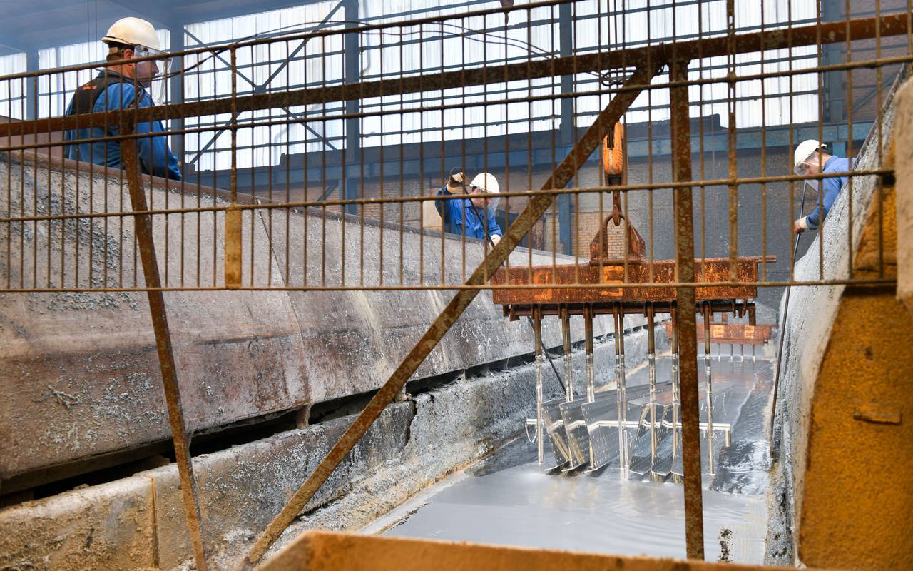 Mitarbeiter in der Firma ZINQ im Gelsenkirchener Stadthafen