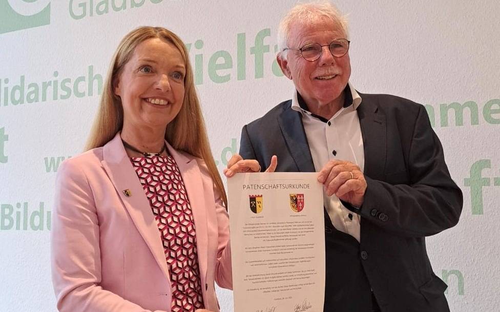 Vertrag der Städtepartnerschaft Gladbeck Dernau wird unterschrieben