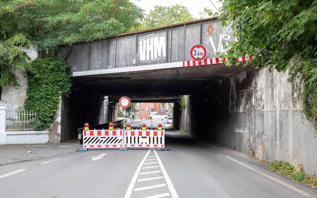 Die gesperrte Brücke an der Prosperstraße in Bottrop-Batenbrock