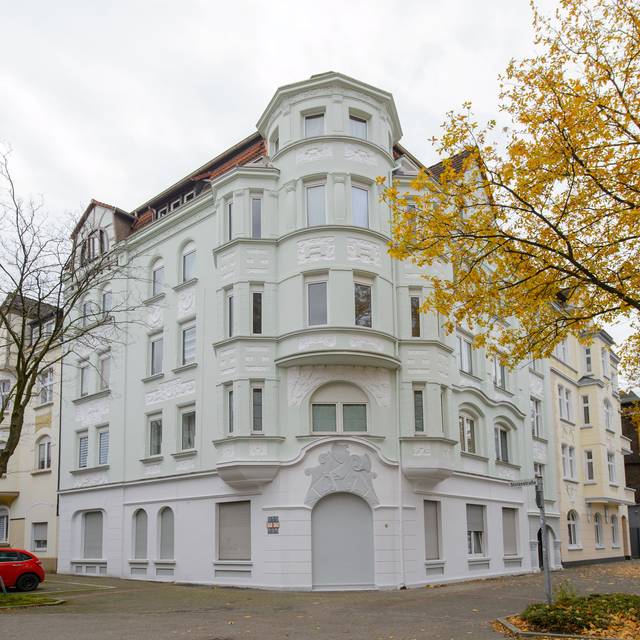 Denkmalgeschütztes Gebäude am Neustadtplatz 6 nach der Fassadenerneuerung.