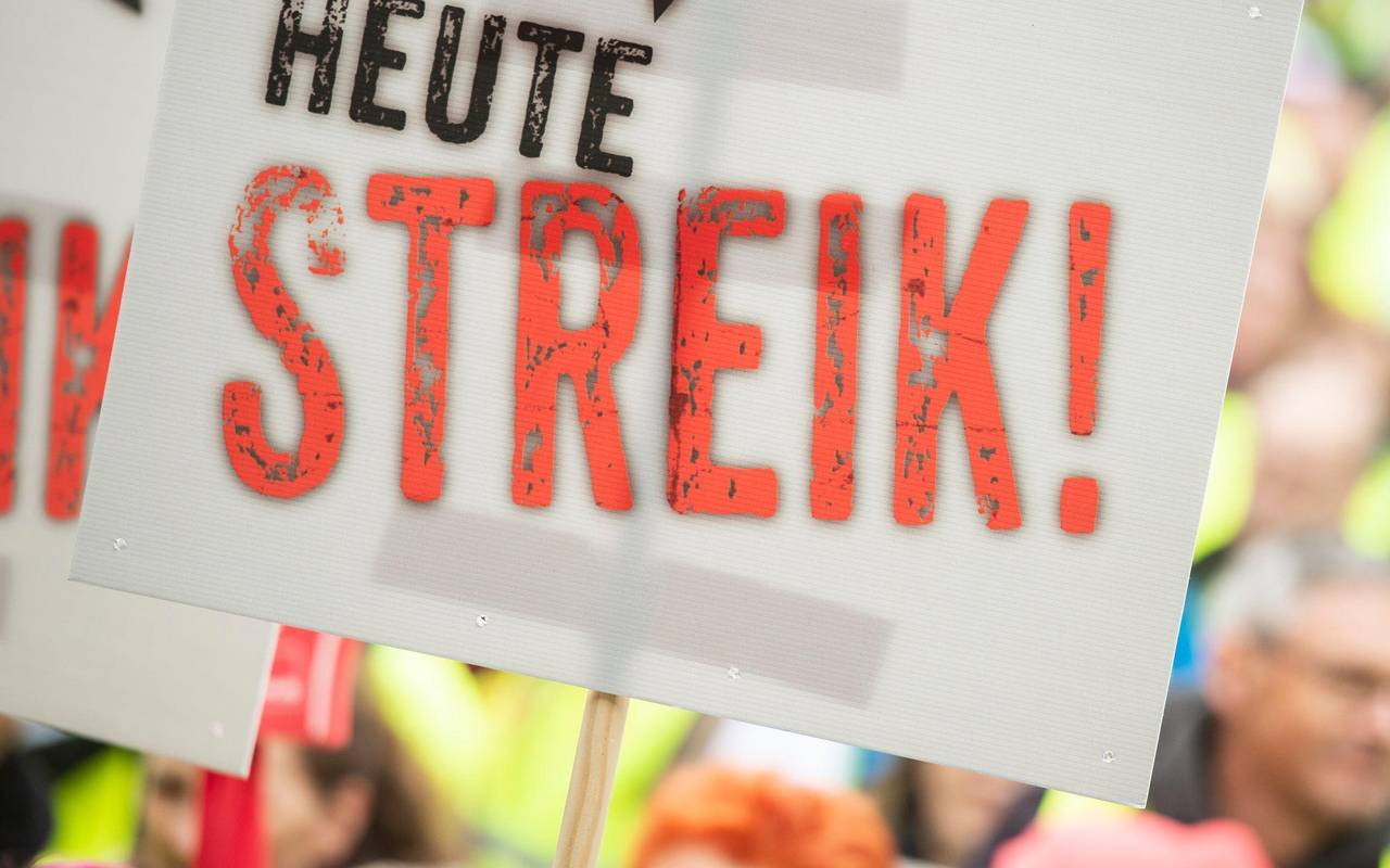 Ein Schild mit der Aufschrift "Heute Streik!"