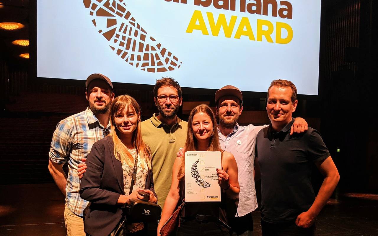 Die Macher des Virtual Reality-Festivals "Places" in Gelsenkirchen freuen sich über die Auszeichnung mit dem Urbanana Award 2019.