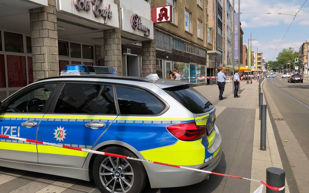 Die Polizei sichert Spuren am Ort der Messerstecherei an der Horster Straße in Gelsenkirchen-Buer.