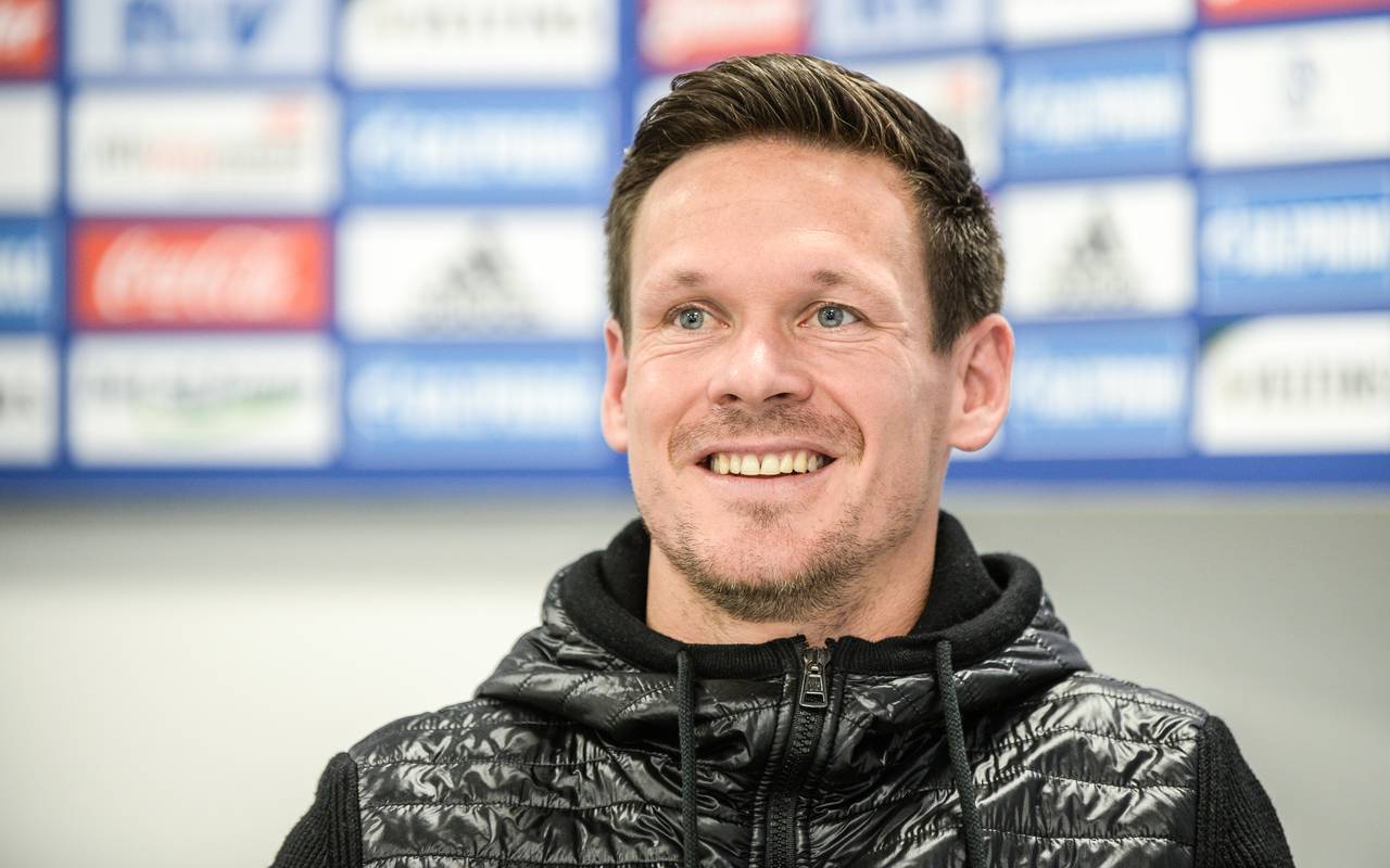 Sascha Riether lächelt in die Kamera