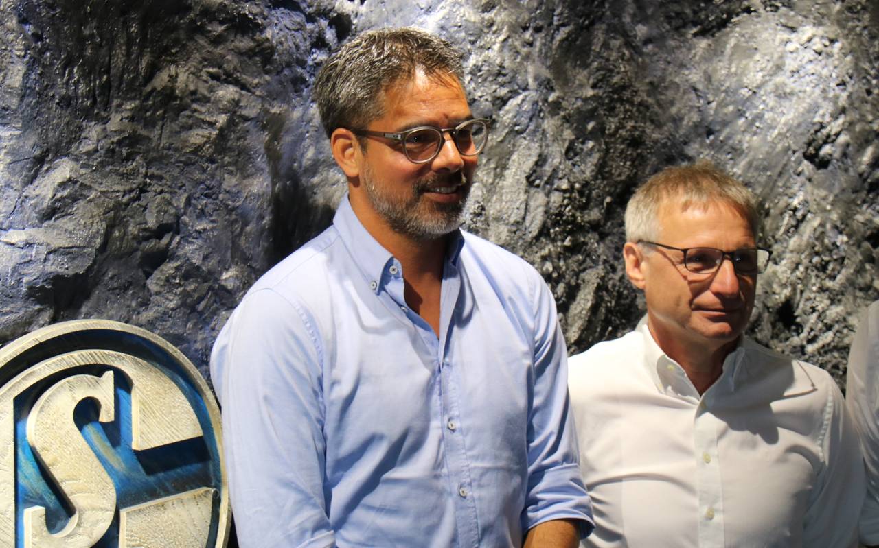 Cheftrainer David Wagner und Technischer Direktor Michael Reschke bei ihrer offiziellen Vorstellung bei Schalke 04.