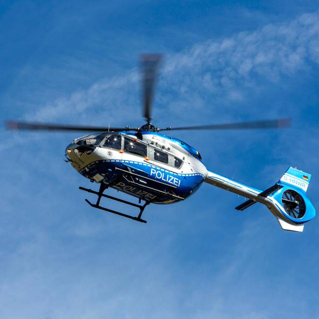 Symbolbild eines Polizeihubschraubers im Einsatz