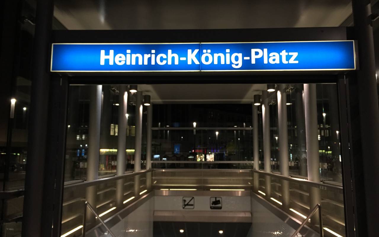 Bild der Haltestelle Heinrich-König-Platz in Gelsenkirchen.