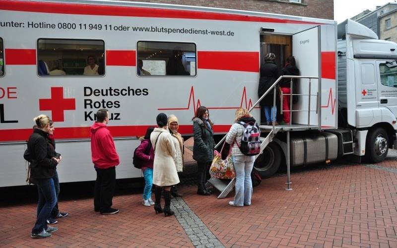 Blutspendemobil, Warteschlange mit Spendern