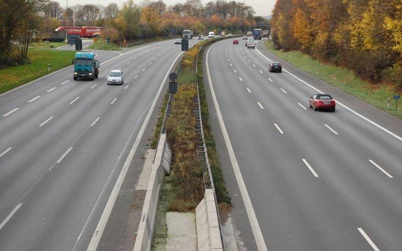 Die Autobahn A2 in Höhe der Rungenbergstraße in Gelsenkirchen in Fahrtrichtung Oberhausen