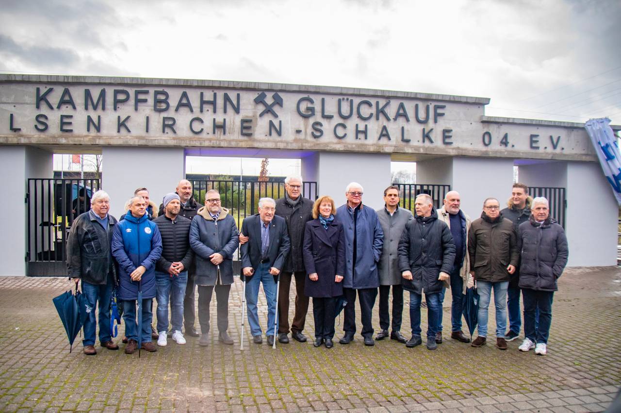 Neues Eingangsportal an der GlückaufKampfbahn Radio
