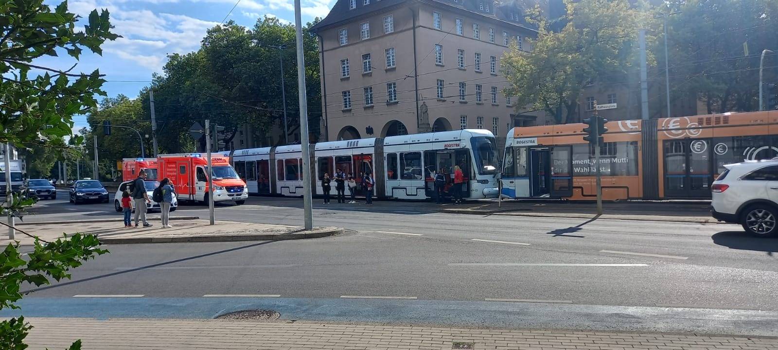 Fünf Leichtverletzte bei Straßenbahn-Unfall in Buer