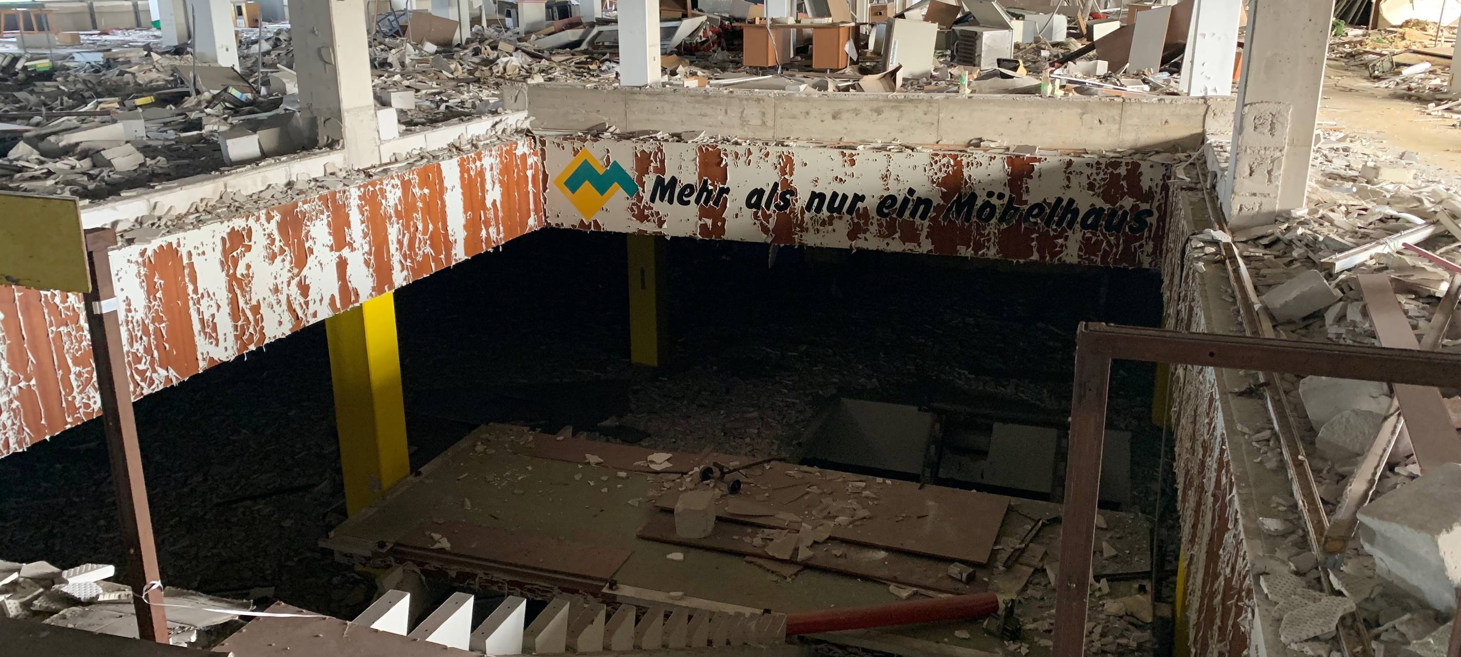 Gladbeck: Abrissarbeiten am Möbelparadies laufen planmäßig