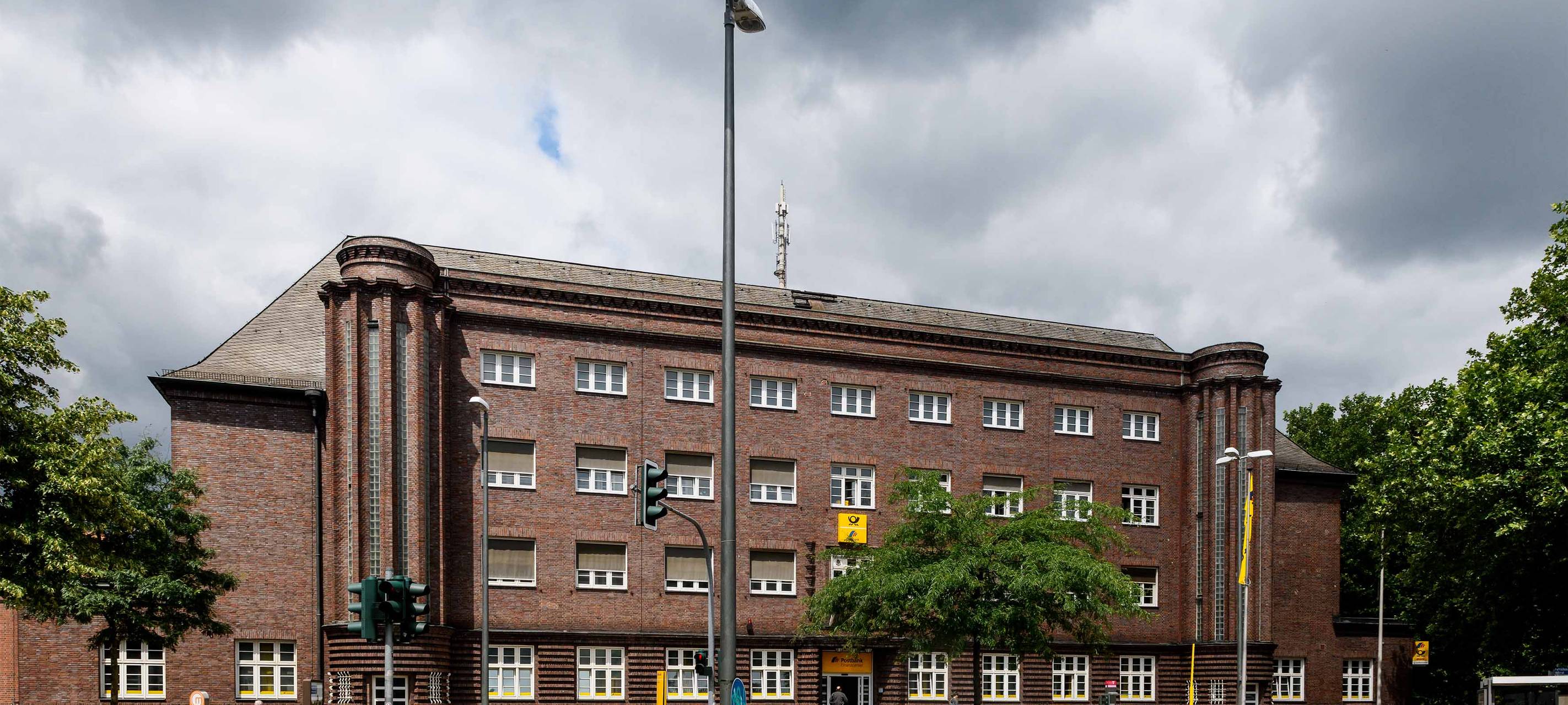 Frontalansicht der Hauptpost in Gelsenkirchen-Buer