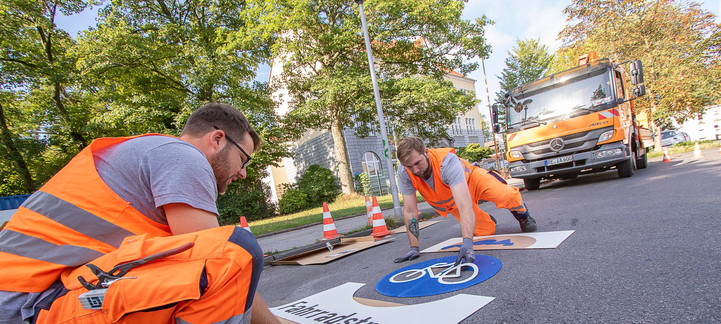 Markierungsarbeiten auf Fahrradstraßen in Gladbeck