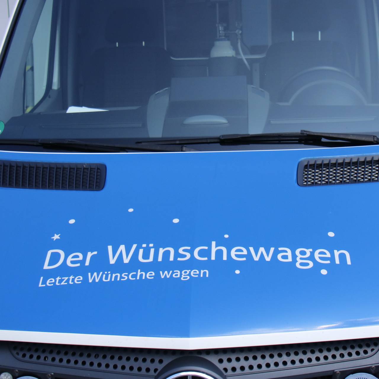 Der Wünschewagen des ASB erfüllt letzte Wünsche