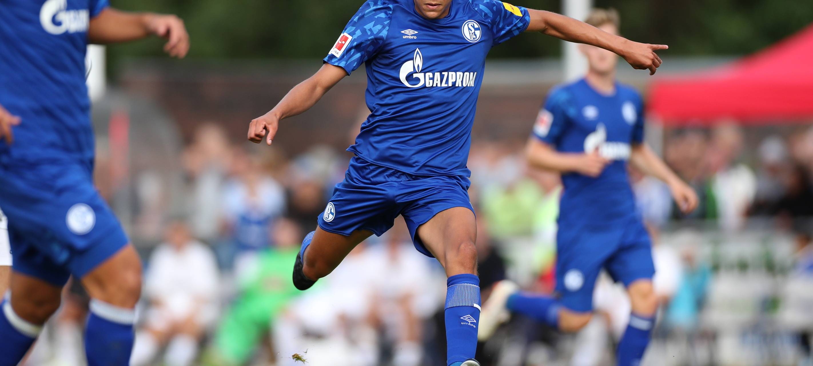 Schalke im Bottroper Jahnstadion Amine Harit