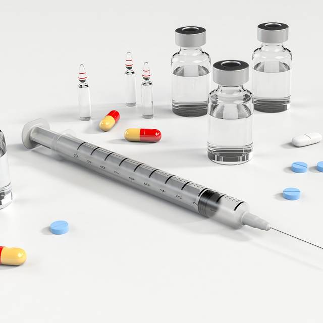 Symbolbild Thema Doping mit Tabletten, Spritzen und Ampullen
