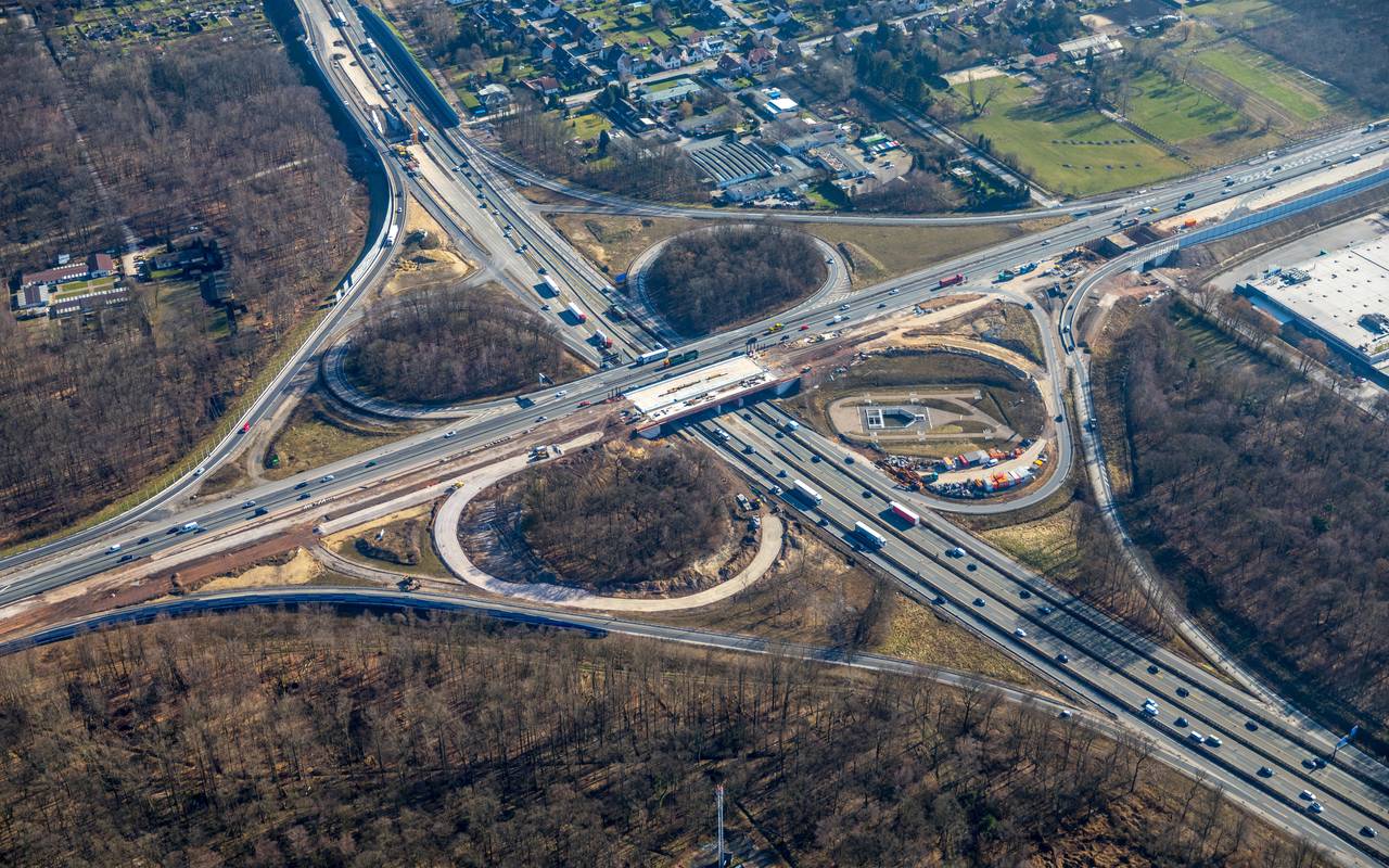 Das Autobahnkreuz der A43 und A2 aus der Vogelperspektive