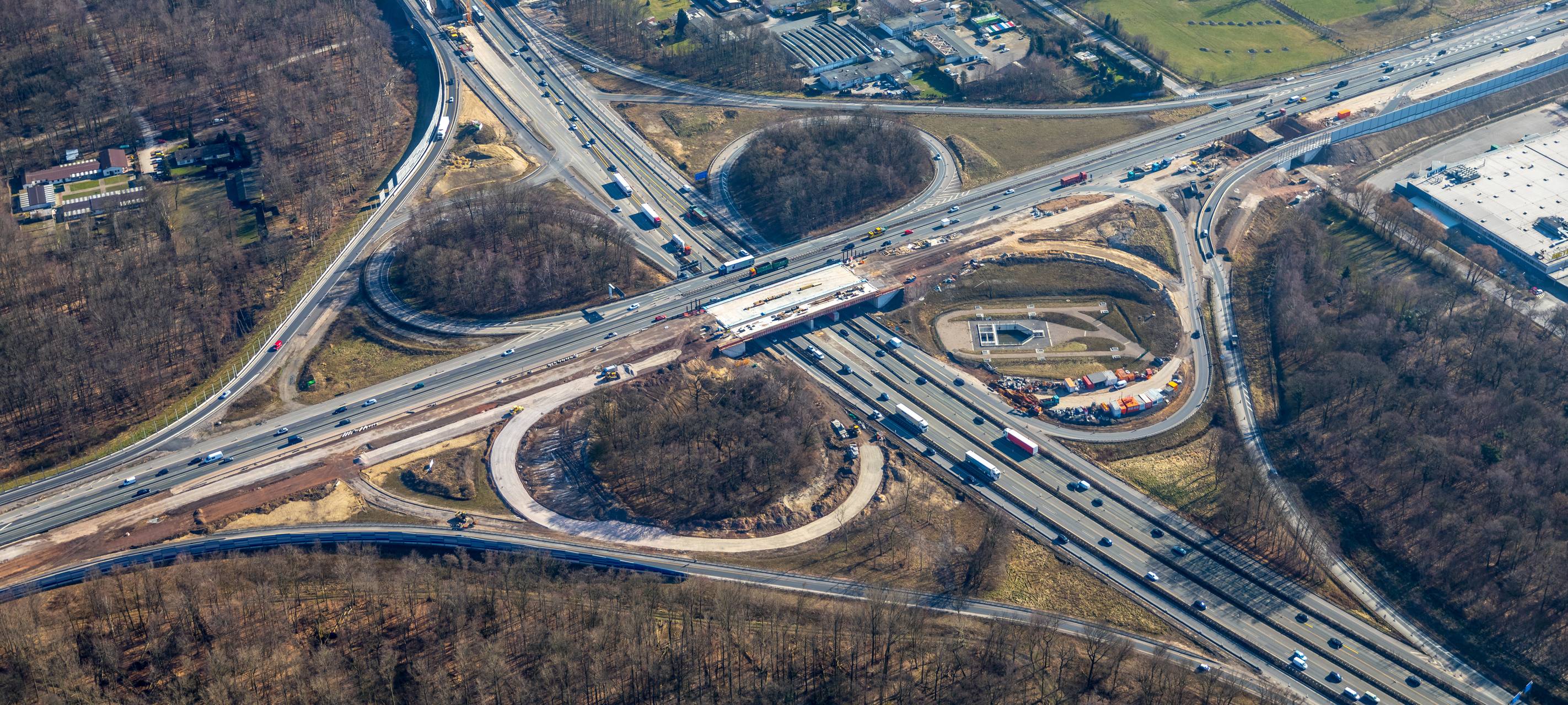 Das Autobahnkreuz der A43 und A2 aus der Vogelperspektive