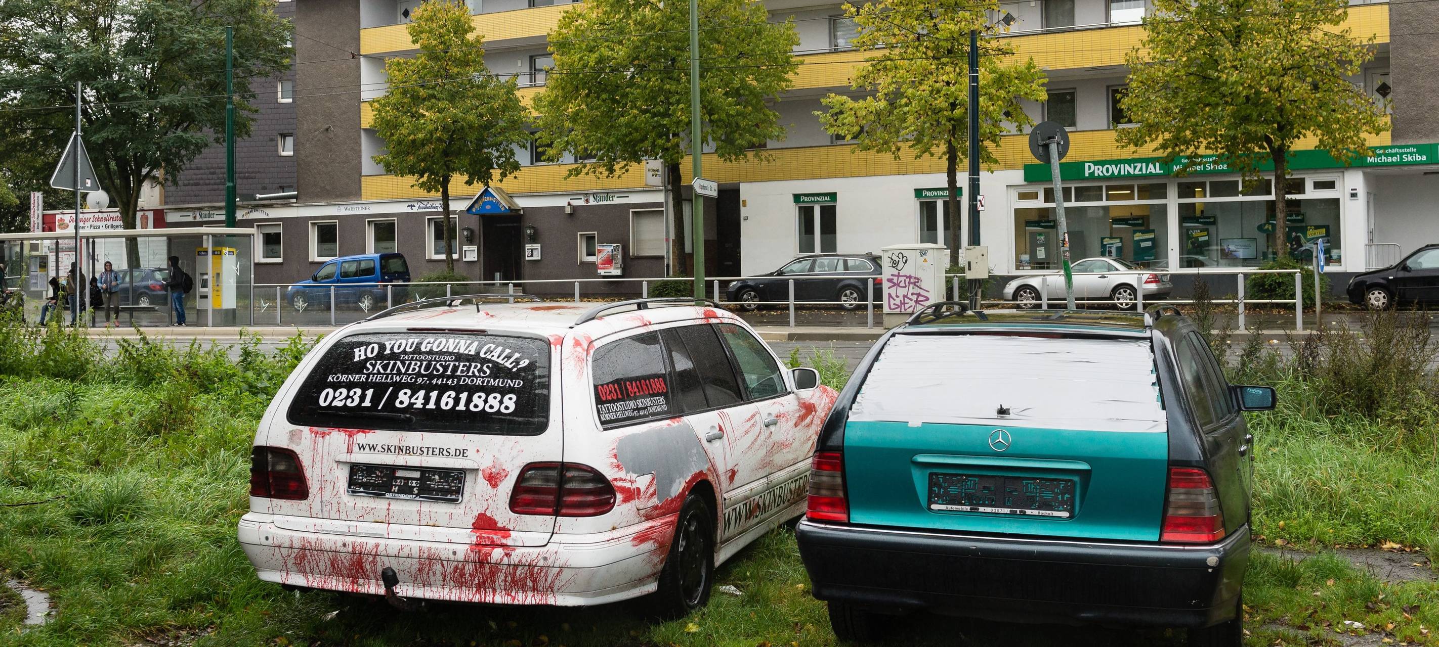 Abgestellte Schrottautos