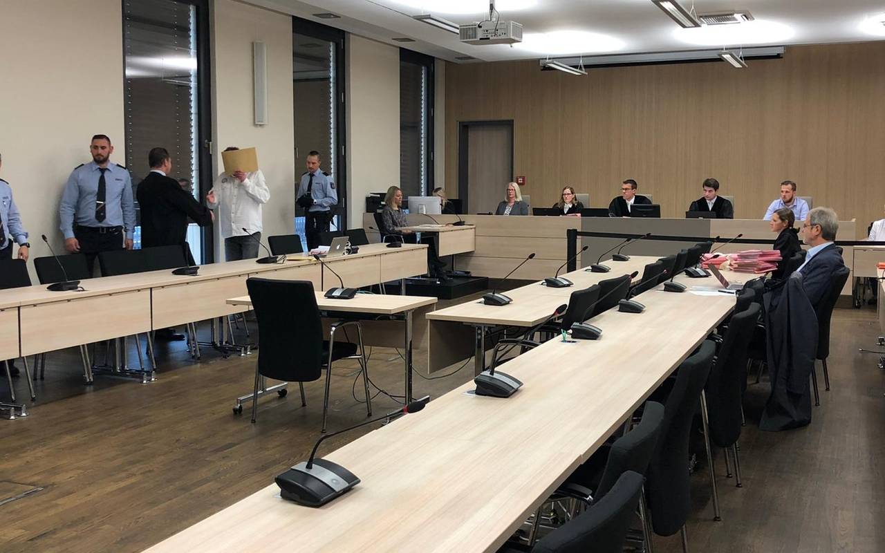 Innenansicht im Landgericht Essen zum erneuten Start des Prozesses um die Silvesterattacken in Bottrop