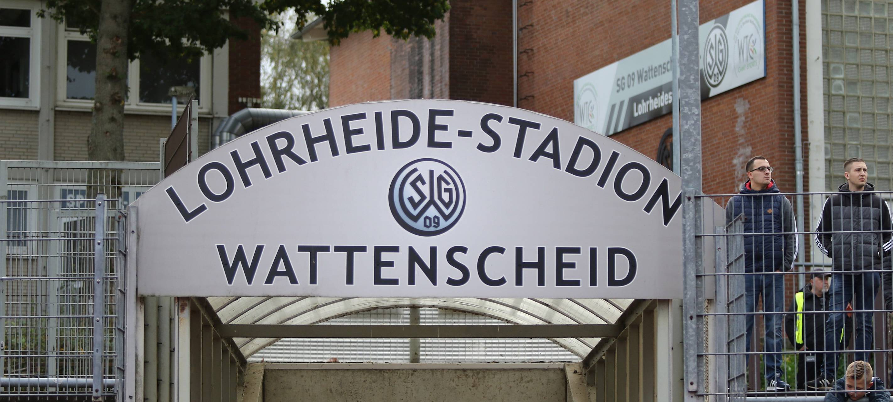 Der Eingang des Lorheidestadions in Bochum-Wattenscheid