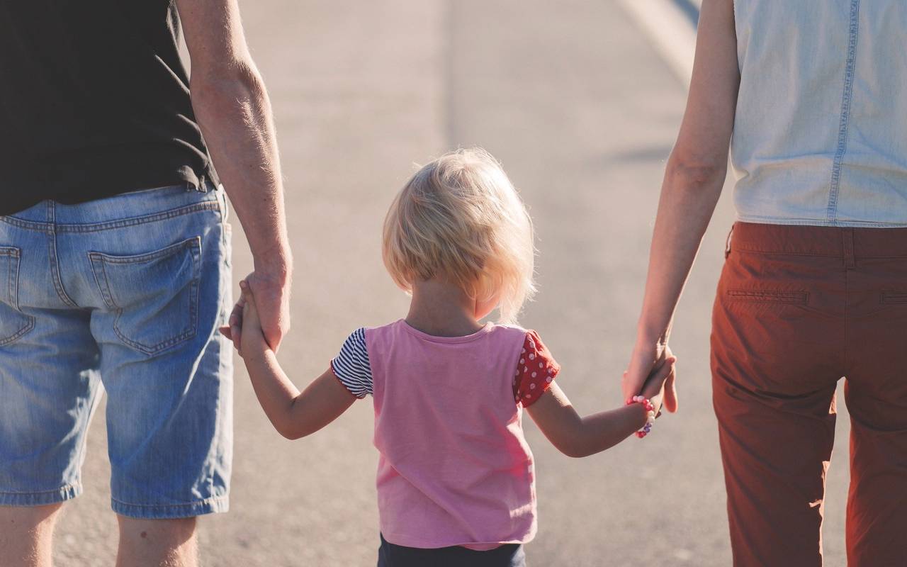 Erzieherin mit Kita-Kindern