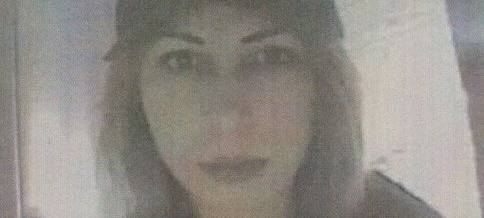 Ein Foto einer Überwachungskamera aus einem Geldautomaten, wo das Gesicht einer mutmaßlichen Diebin zu sehen ist.