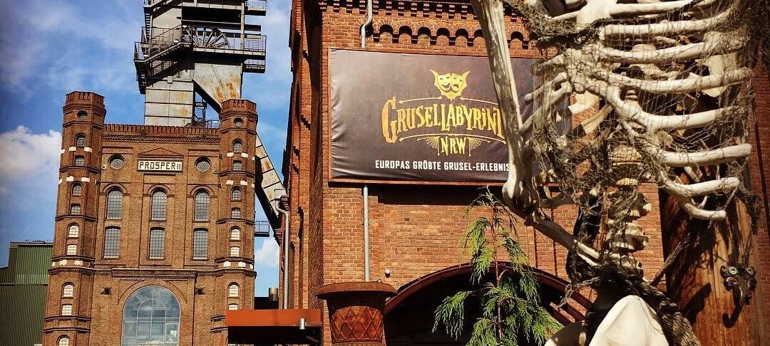Der Eingang des Grusellabyrinths in Bottrop