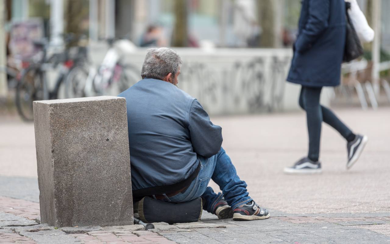 Obdachloser in der Fußgängerzone