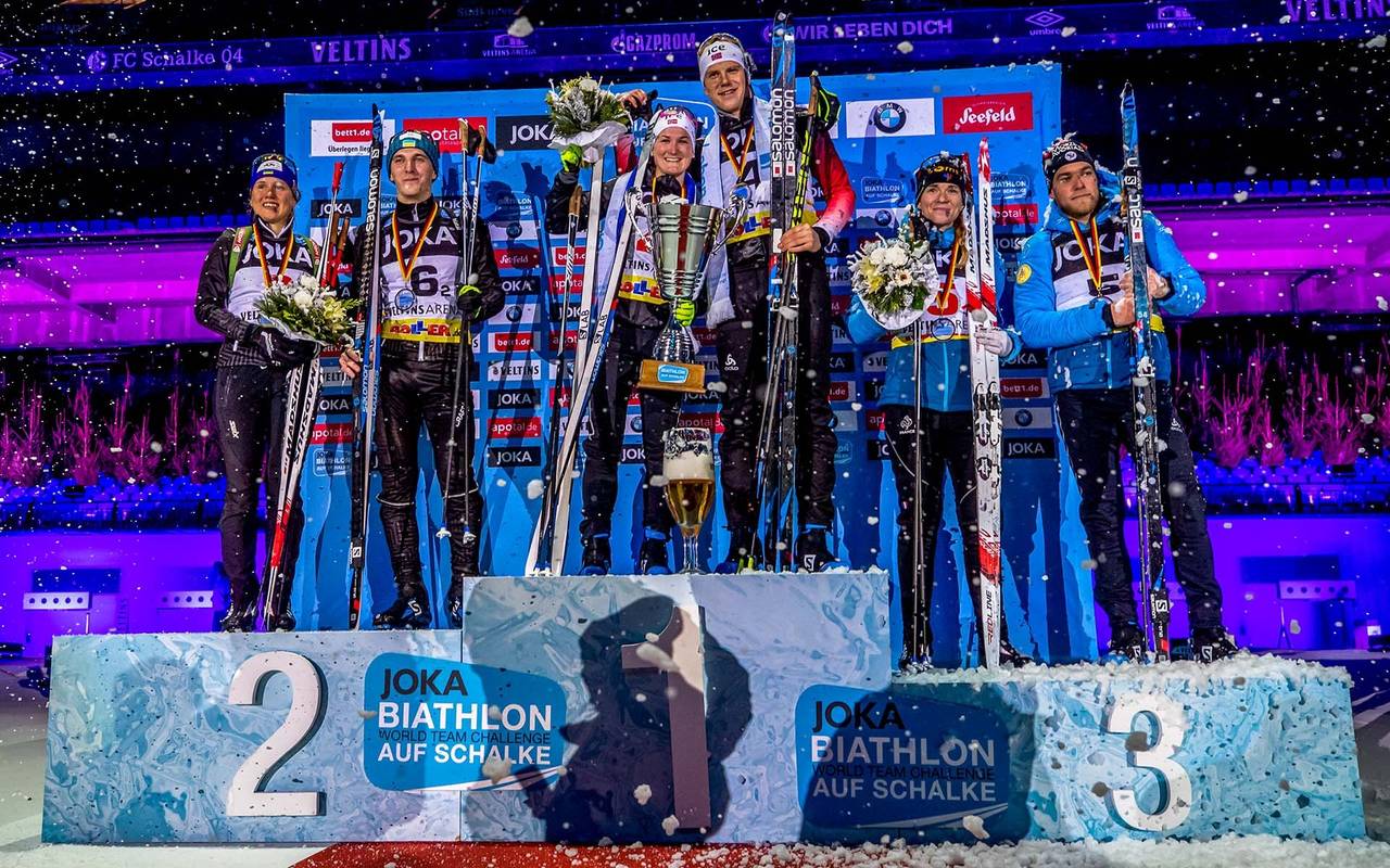 Ein Bild der Siegerehrung beim Biathlon auf Schalke 2019.