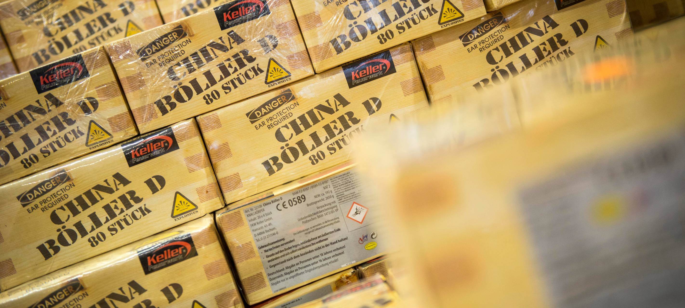 Feuerwerkskörper setzen Supermarkt in Brand