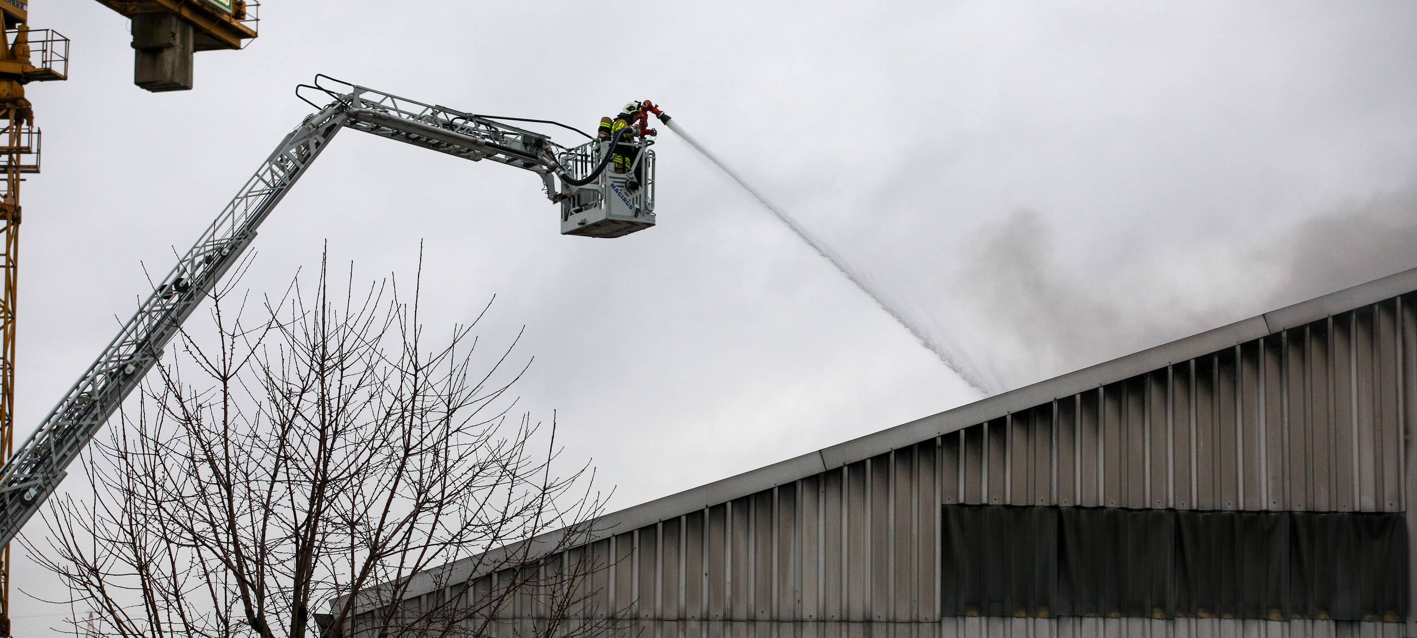 Brand in Bottrop: Brand unter Kontrolle - Sperrungen aufgehoben
