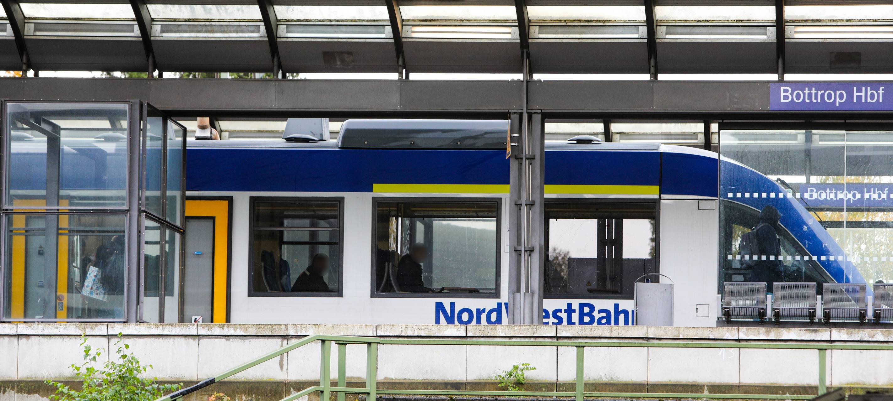 Der RE 44 am Bottroper Hauptbahnhof