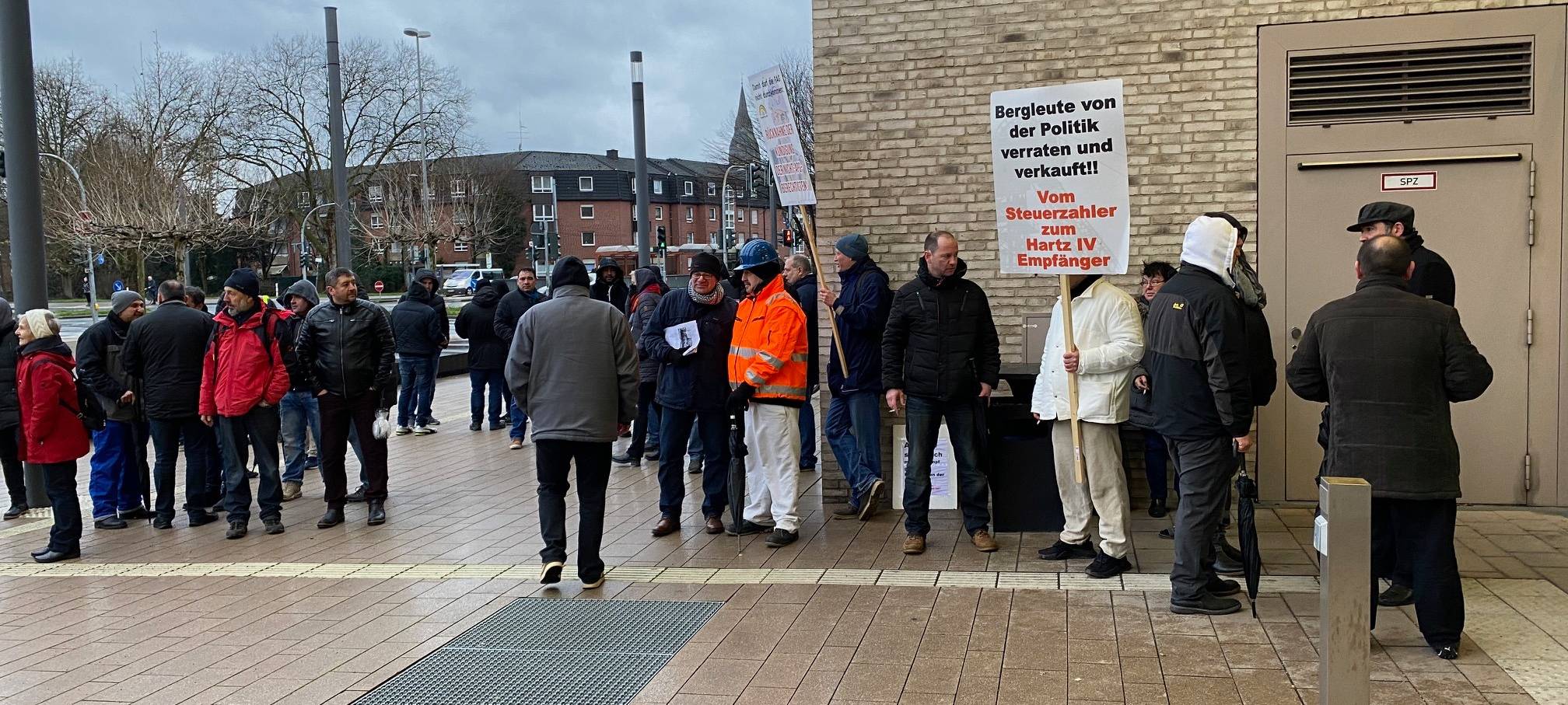 Protest der Bergleute vor dem Gelsenkirchener Arbeitsgericht