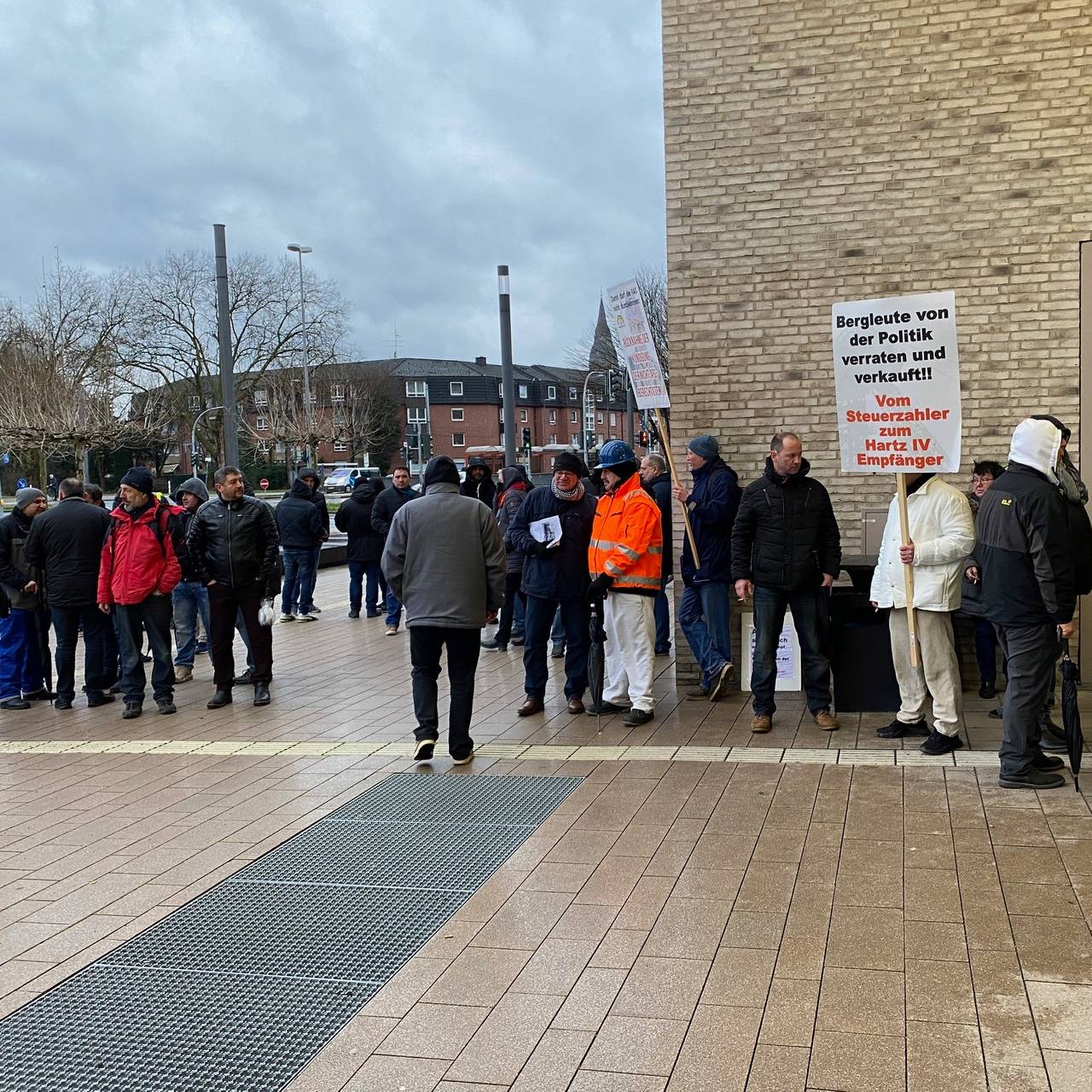 Protest der Bergleute vor dem Gelsenkirchener Arbeitsgericht
