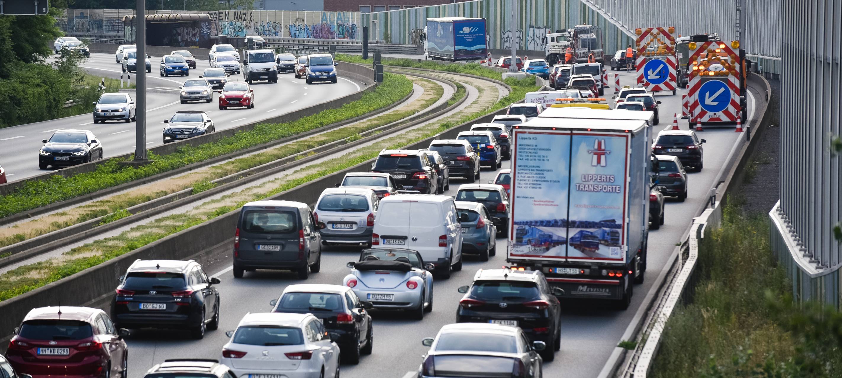 Reiseverkehr nimmt an an Pfingsten Fahrt auf