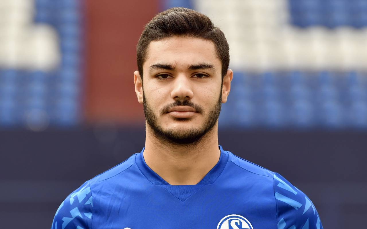 Portrait des Schalkespielers Ozan Kabak