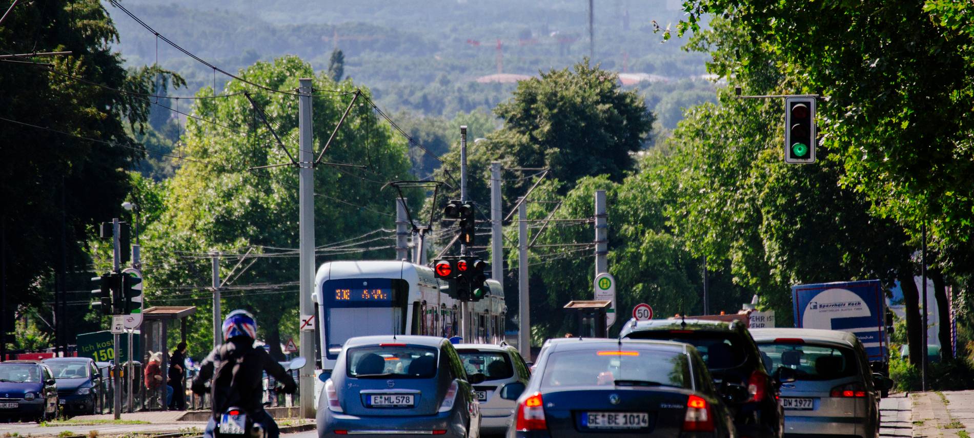Kurt-Schumacher-Straße in Richtung Buer einspurig