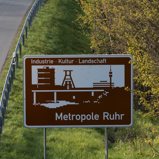 Die Metropole Ruhr wird mit Schildern auch auf Autobahnen angepriesen (Symbolbild).
