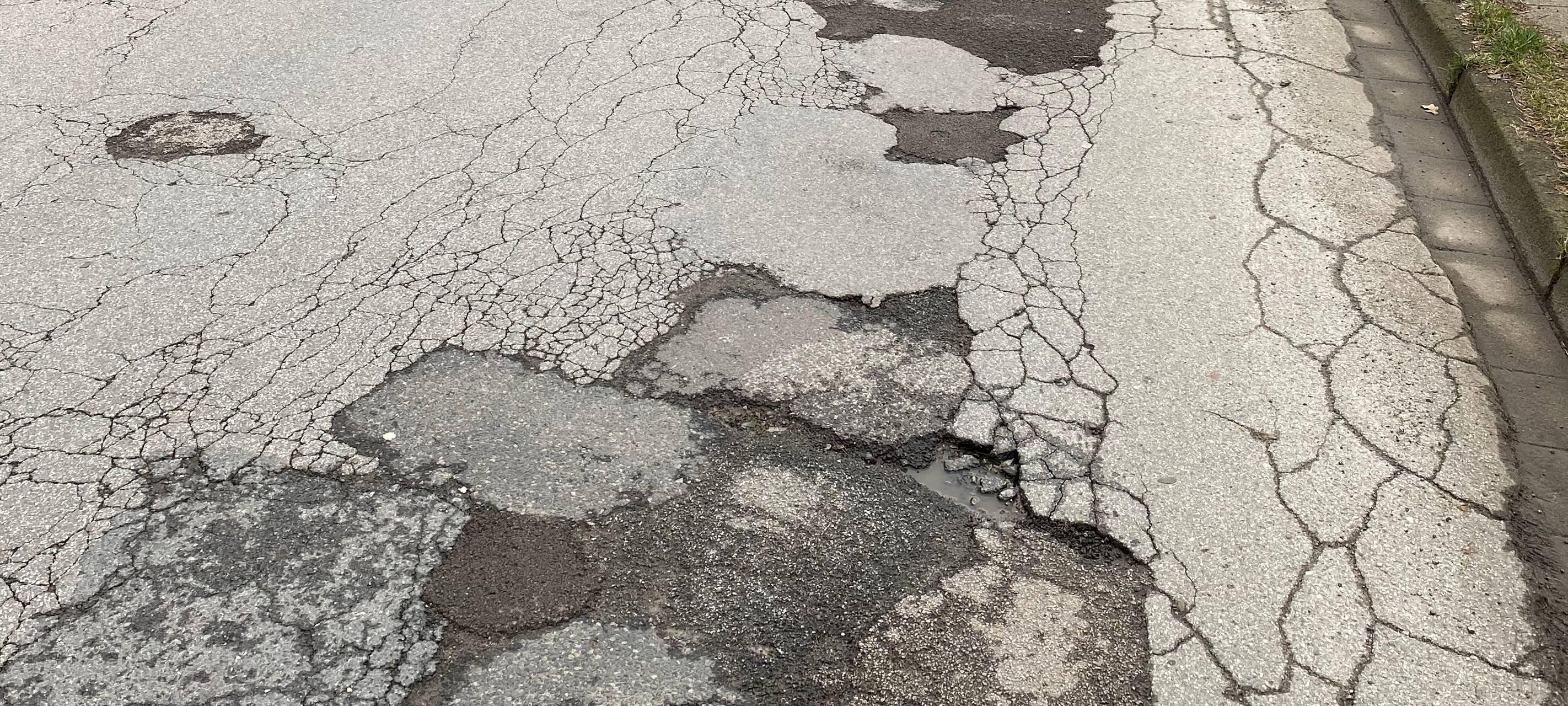 Straßen teilweise in einem katastrophalen Zustand