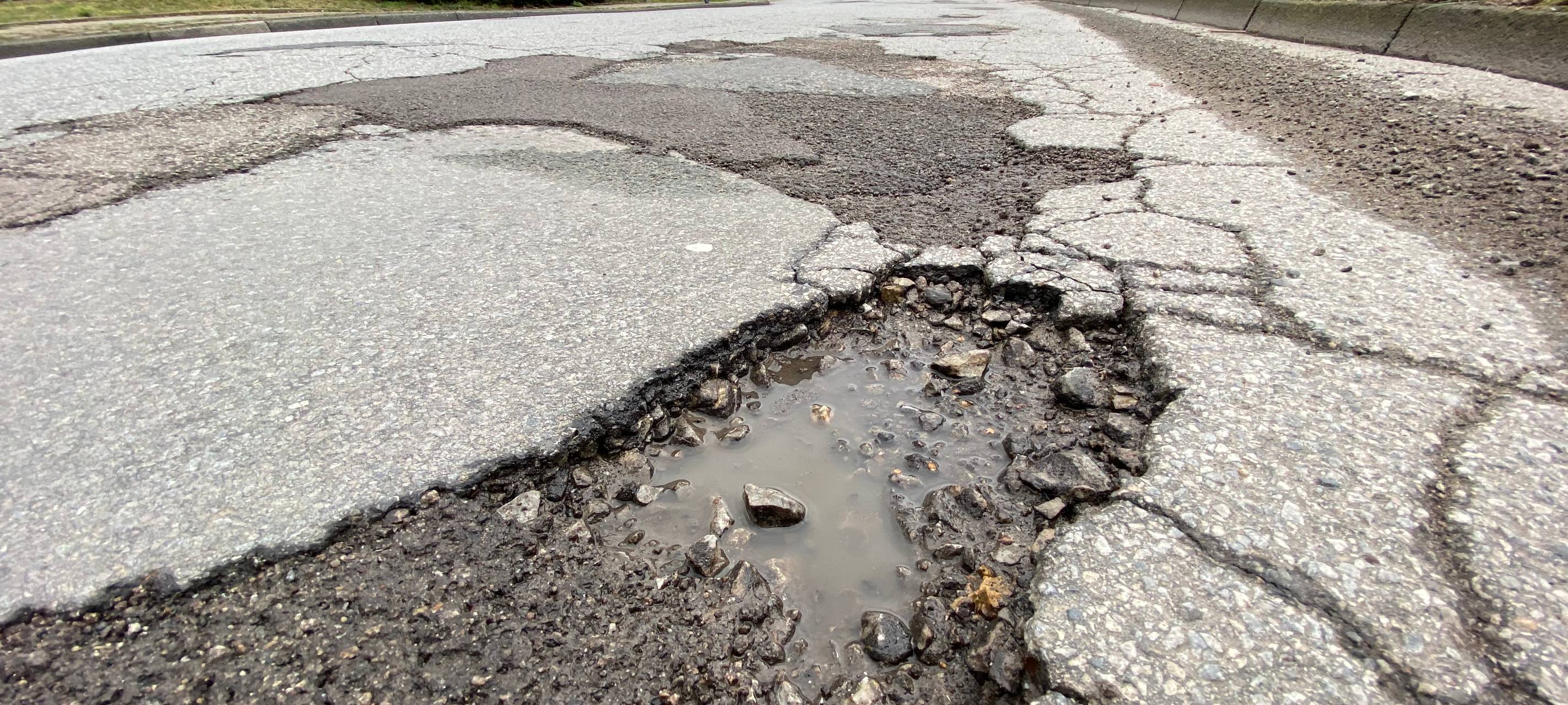 Straßen teilweise in einem katastrophalen Zustand