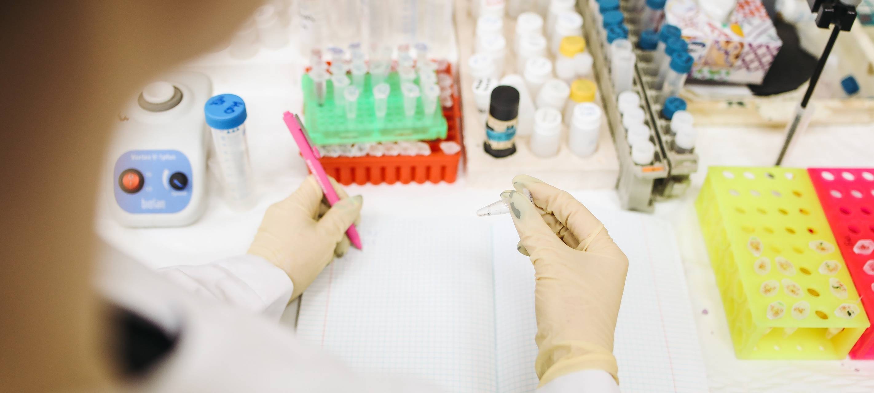 Eine Forscherin in ihrem Labor.