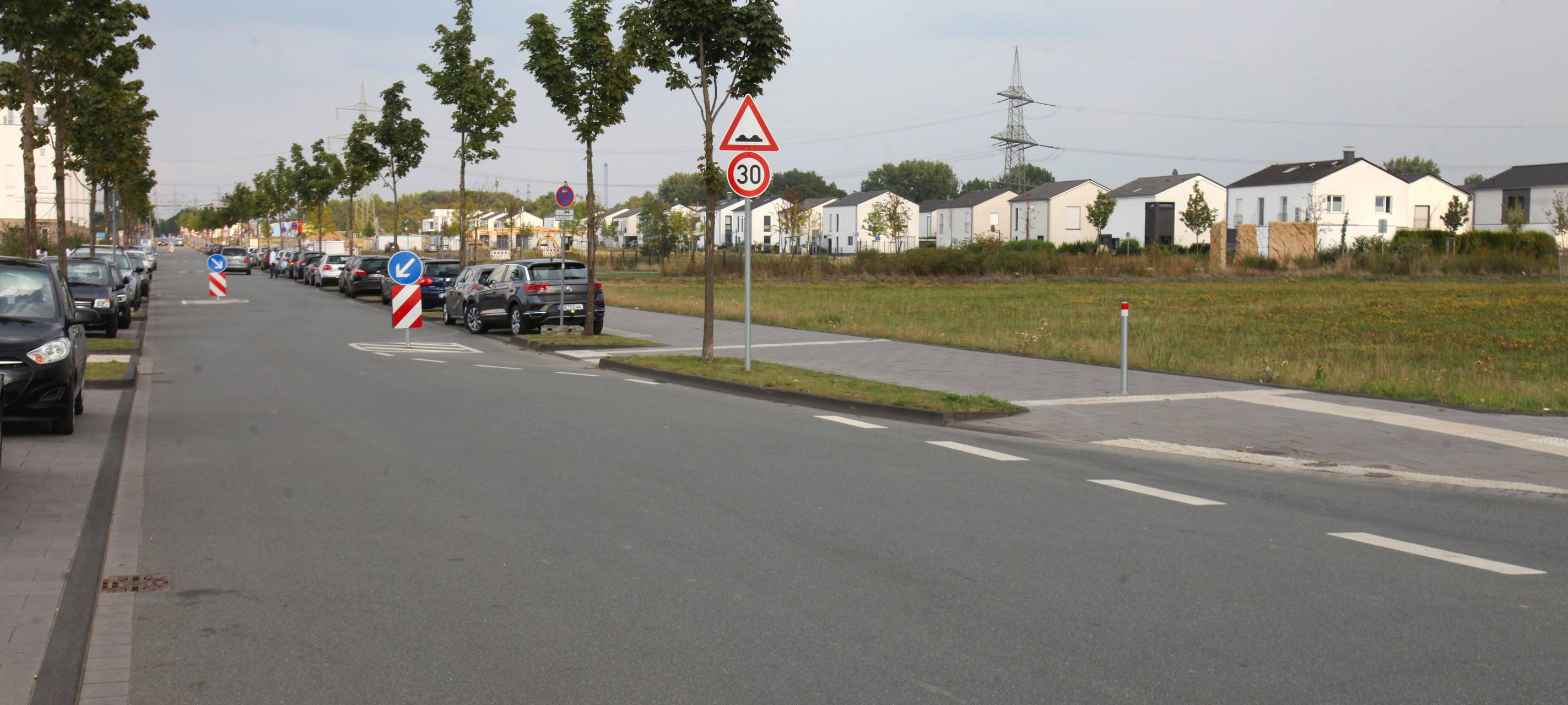 Die Johannes-Rau-Allee im Hafen Graf Bismarck in Gelsenkirchen