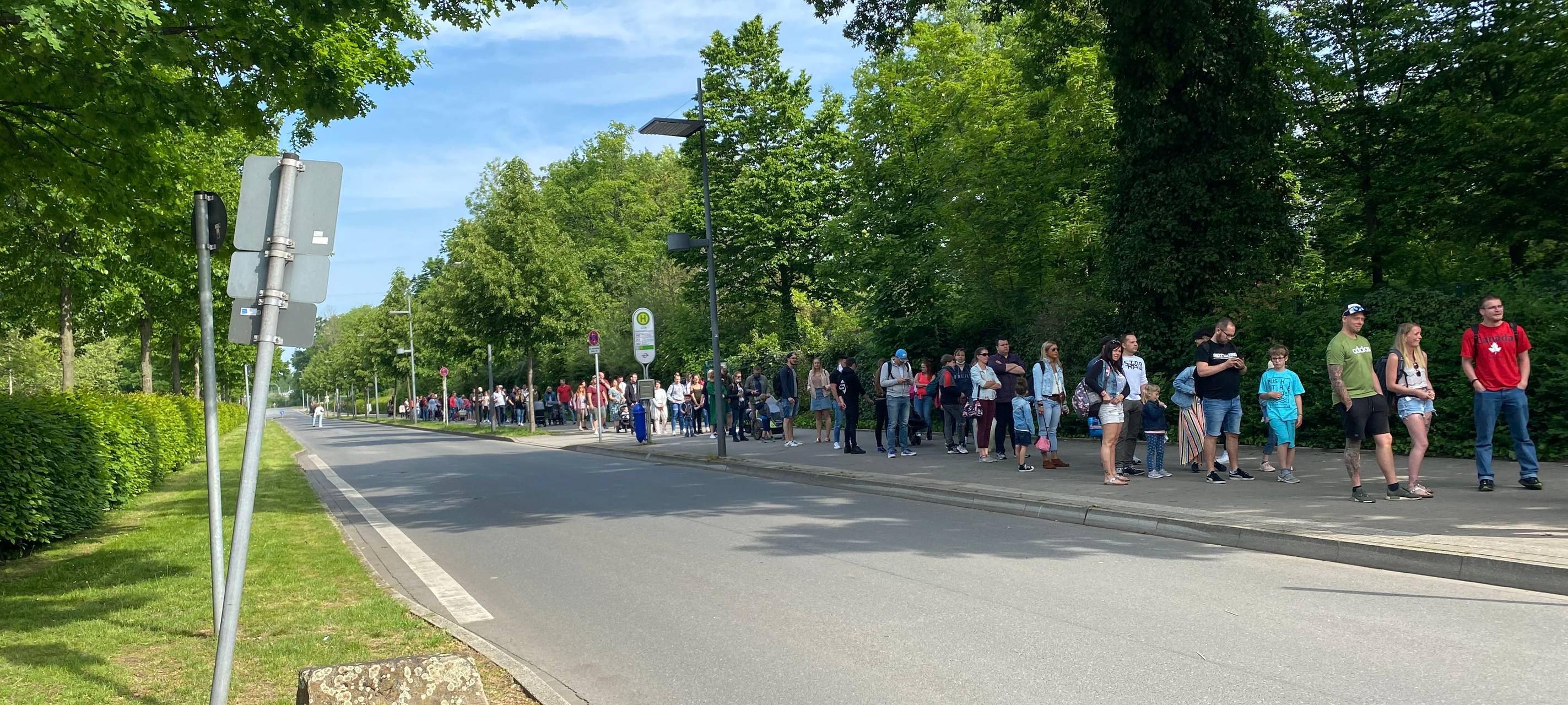 Lange Schlangen vor ZOOM Erlebniswelt