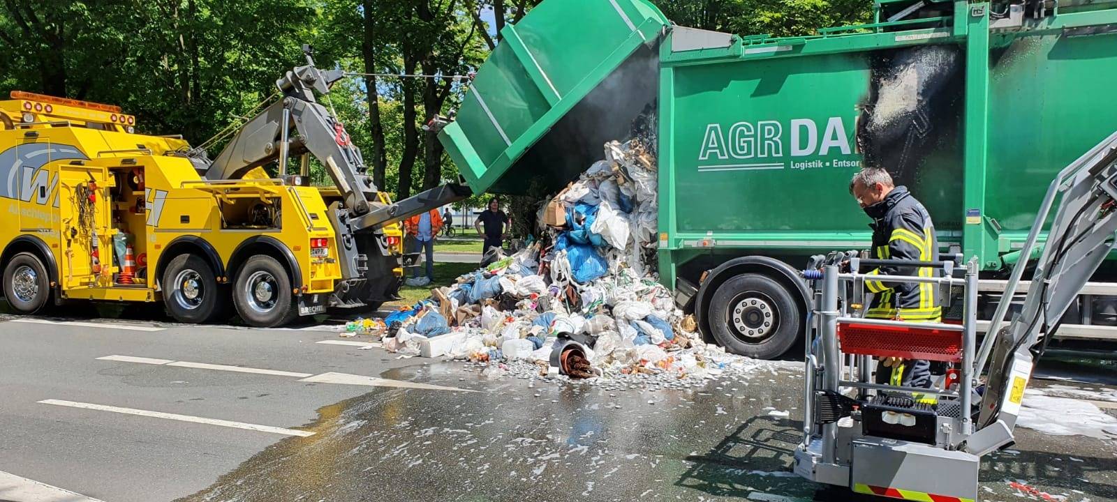 Brennender Müllwagen in Gelsenkirchen