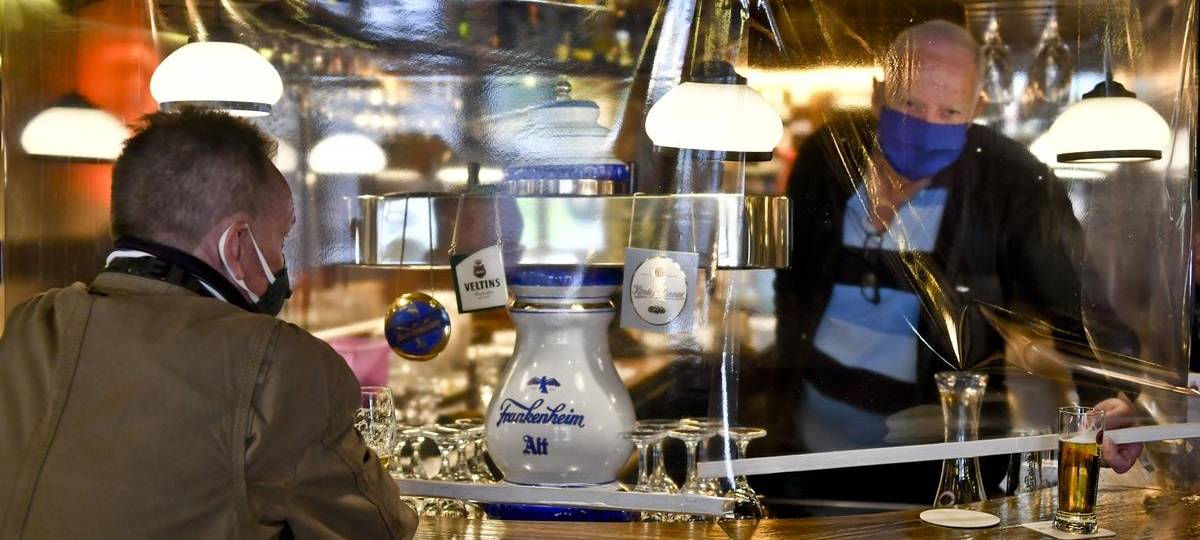 Ein Foto einer Kneipe unter Corona-Maßnahmen.