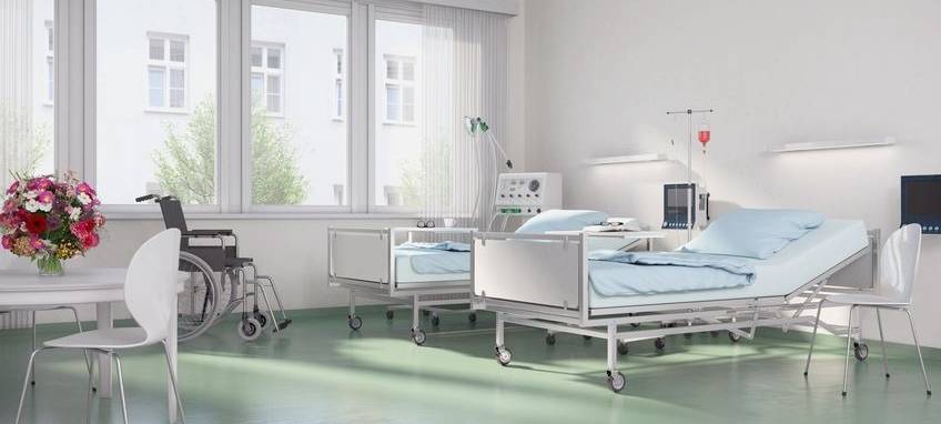 Ein Krankenhauszimmer mit Blumen