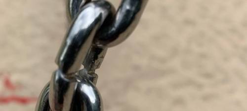 Schaukelkette auf Spielplatz